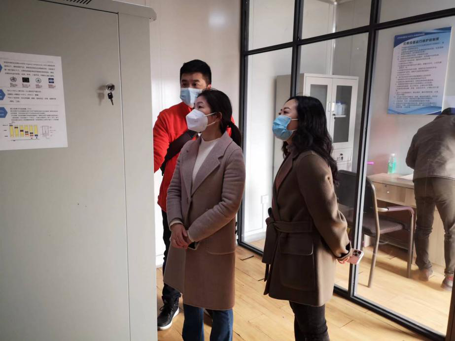 應(yīng)急管理局領(lǐng)導(dǎo)督導(dǎo)空氣自動監(jiān)測站工作