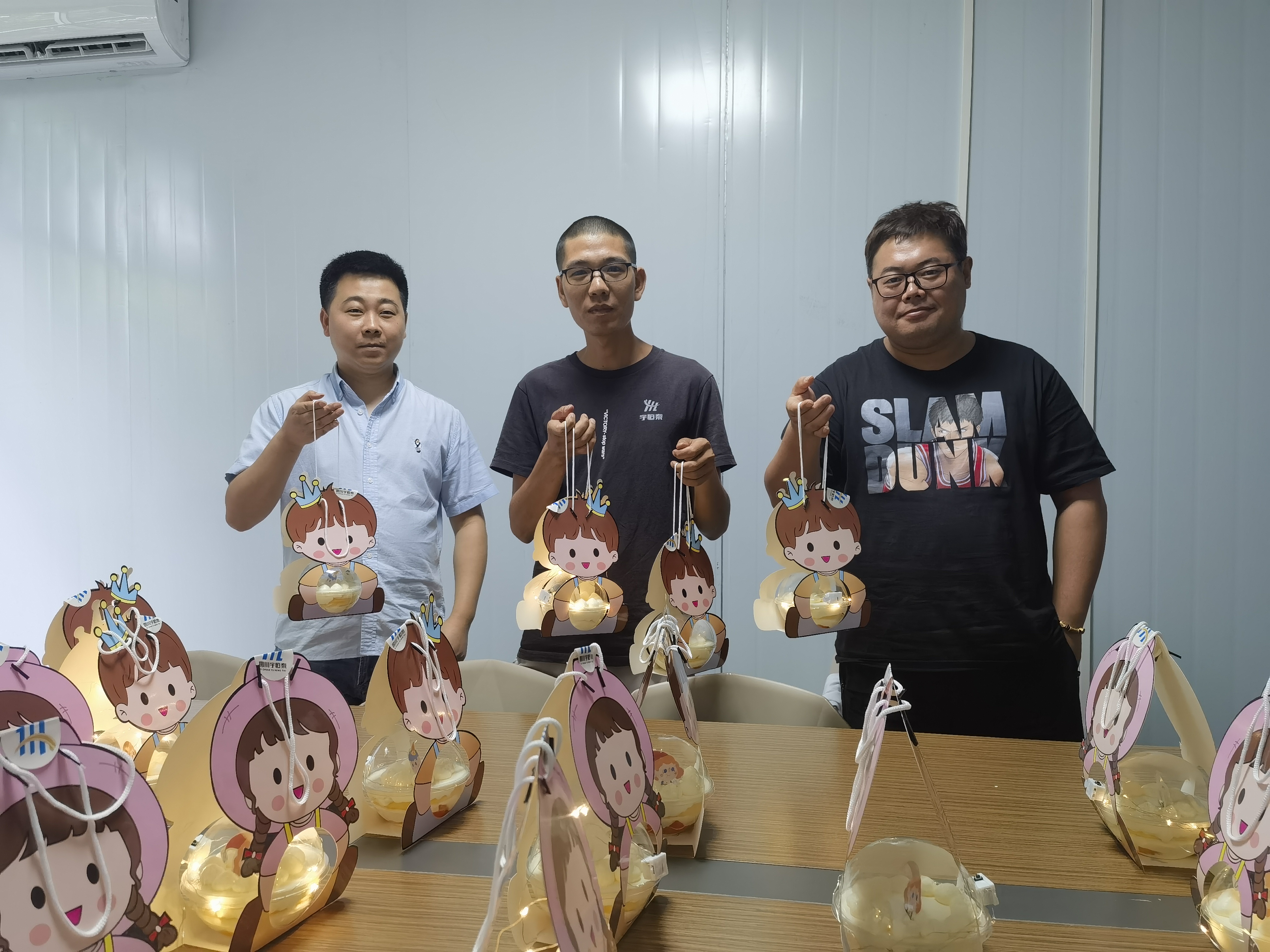 為公司員工的子女準(zhǔn)備六一兒童節(jié)禮物