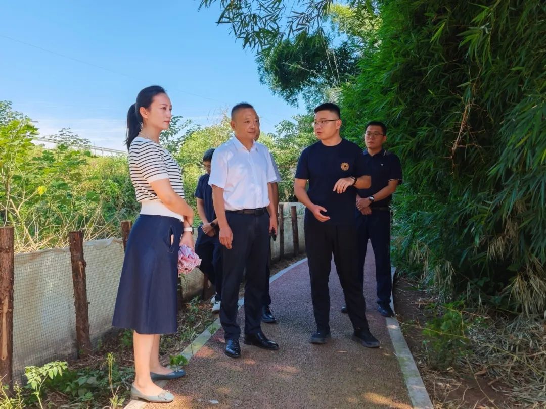 何剛帶隊督導(dǎo)瀨溪河水質(zhì)達標攻堅工作